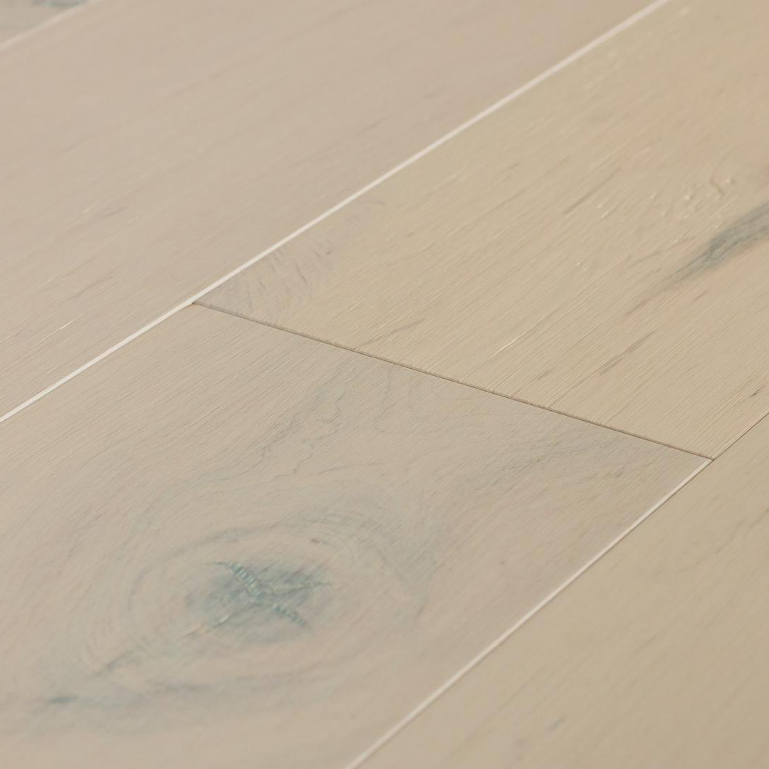 engineered-hardwood-sammys-designer-flooring-weathered-brushed-maple-oil-lamp-2