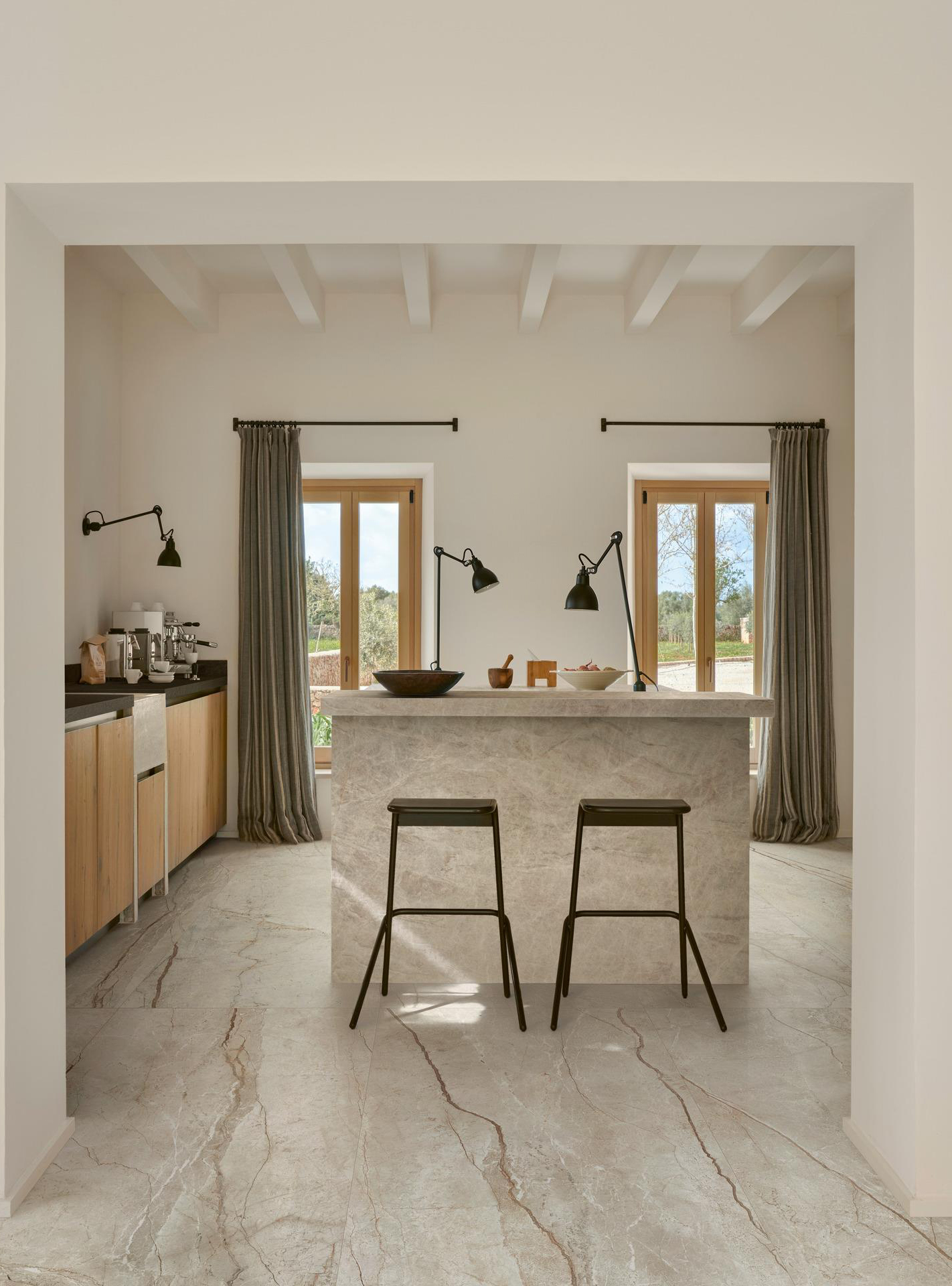 sammys-tile-company-maximum-slabs-silver-root-white-2